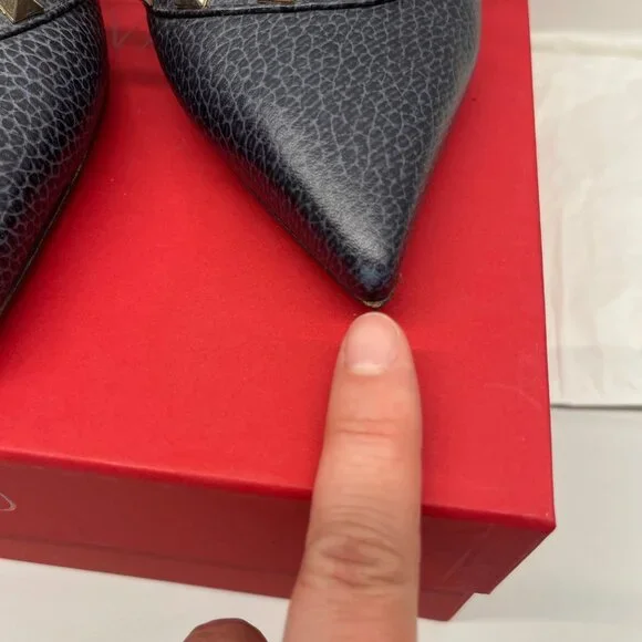 Valentino Garavani Rockstud Ankle Strap Pump in Navy Pebbled Calfskin Leather - Picture 12 of 12